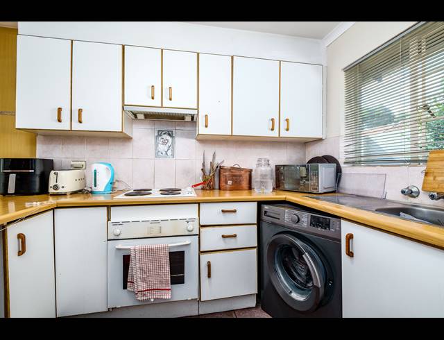 2 BEDROOM TOWNHOUSE FOR SALE IN SUNDOWNER